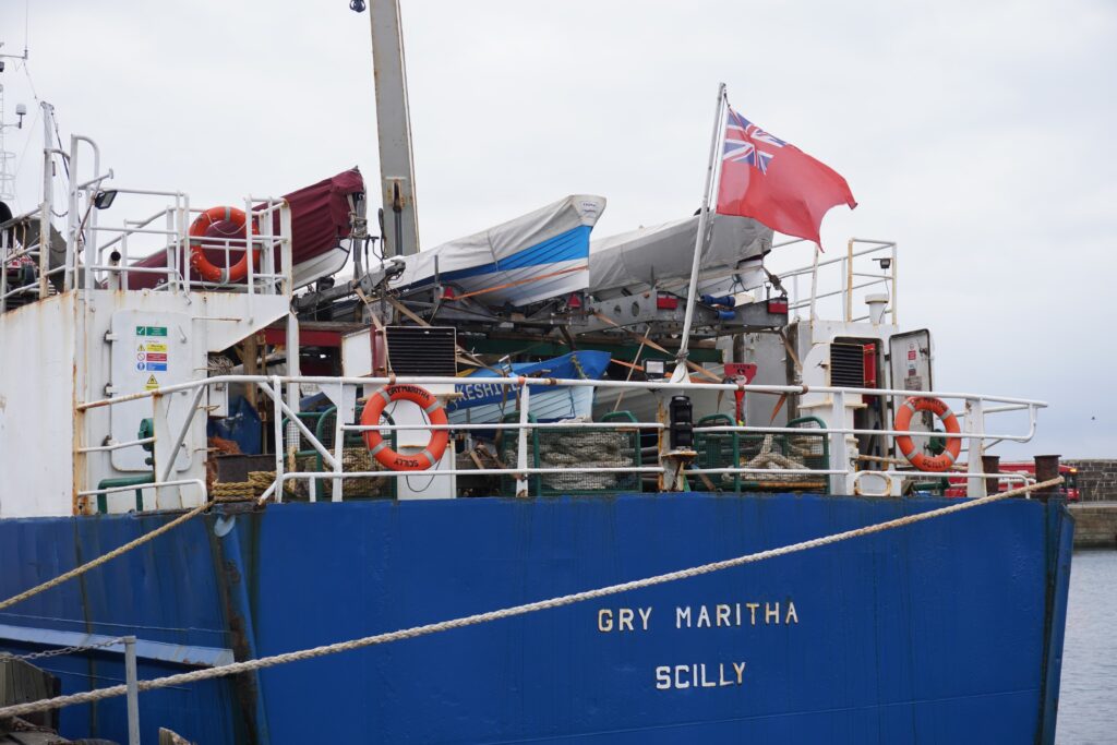 Gry Maritha carrying gigs